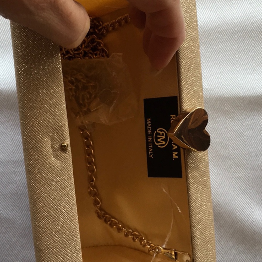 Gold Box Style Clutch (w/shoulder strap) with Heart Clasp. - Picture 6 of 6